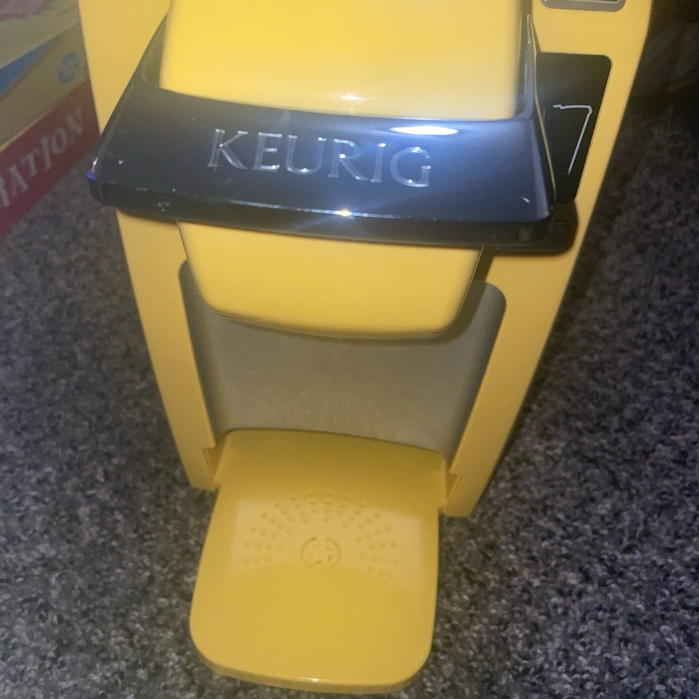 Keurig Vibrant Yellow Brewer